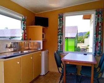 Wanaka Lakeview Holiday Park - Wanaka - Kitchen