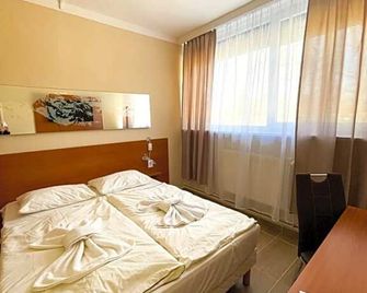 Öreg-tó Hotel és Rendezvénytér - Tata - Habitación