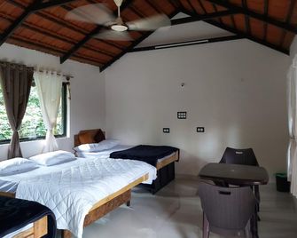 Vastare Homestay and Resort - Chikamagalur - Bedroom