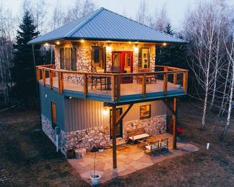 Firetower Chalet: Majestic views+private 60 acres - Bloomsburg - Building