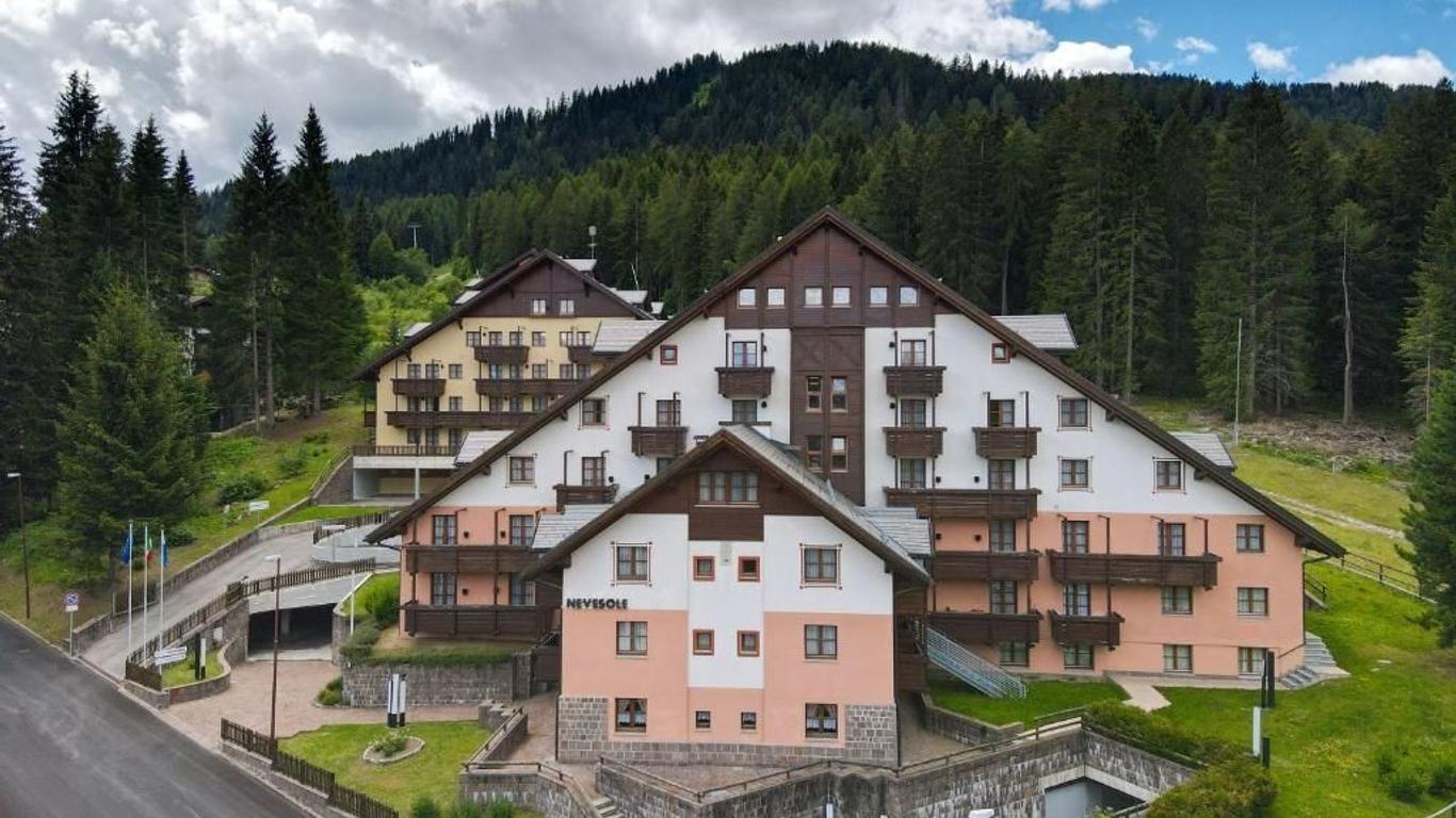 Nevesole Folgarida Resort Aparthotel