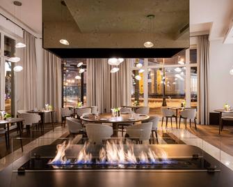 Grand Hotel Vilnius, Curio Collection by Hilton - Wilno - Restauracja