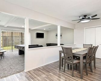 The Wood & Iron Two-Point - Arlington - Dining room