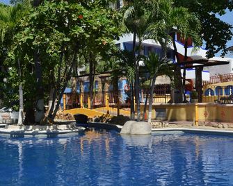 Hotel Delfines Acapulco by NG Hoteles - Acapulco - Alberca