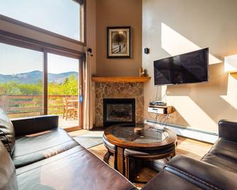 Luxury, Hot Tub, Sauna, Mt View, near Whiteface and Lake Placid: LMC - Wilmington - Wohnzimmer
