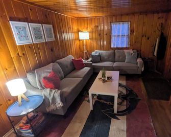 Americana - Cabin #6 - Prudenville - Living room