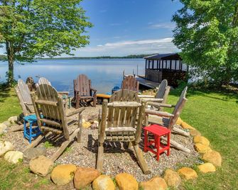 Pequot Lakes Cabin w/ Dock on Loon Lake! - Pequot Lakes - Patio