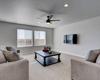 Countryside Classic - Nampa - Living room