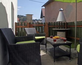 Sleeps 12 Farmhouse on the Beautiful Šentviška planota - Most na Soči - Balcón