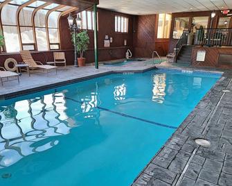 Close to shops/dining/town.TV, WiFi, AC, pool, deck,pet-friendly.A0162 by LRS - North Woodstock - Pool