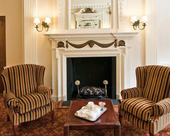 Macdonald Elmers Court Hotel - Lymington - Lounge