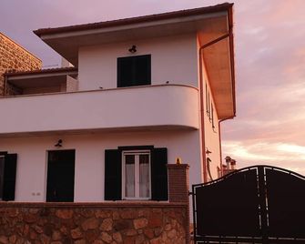 B&B Il Falco e l'Ulivo - Rocca Massima - Edificio
