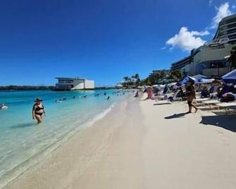 Downtown Nassau Oasis Unit 1 - Nassau - Beach