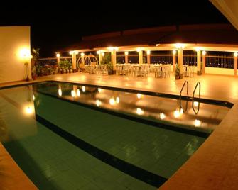 Li Hua Hotel Bintulu - Bintulu - Zwembad