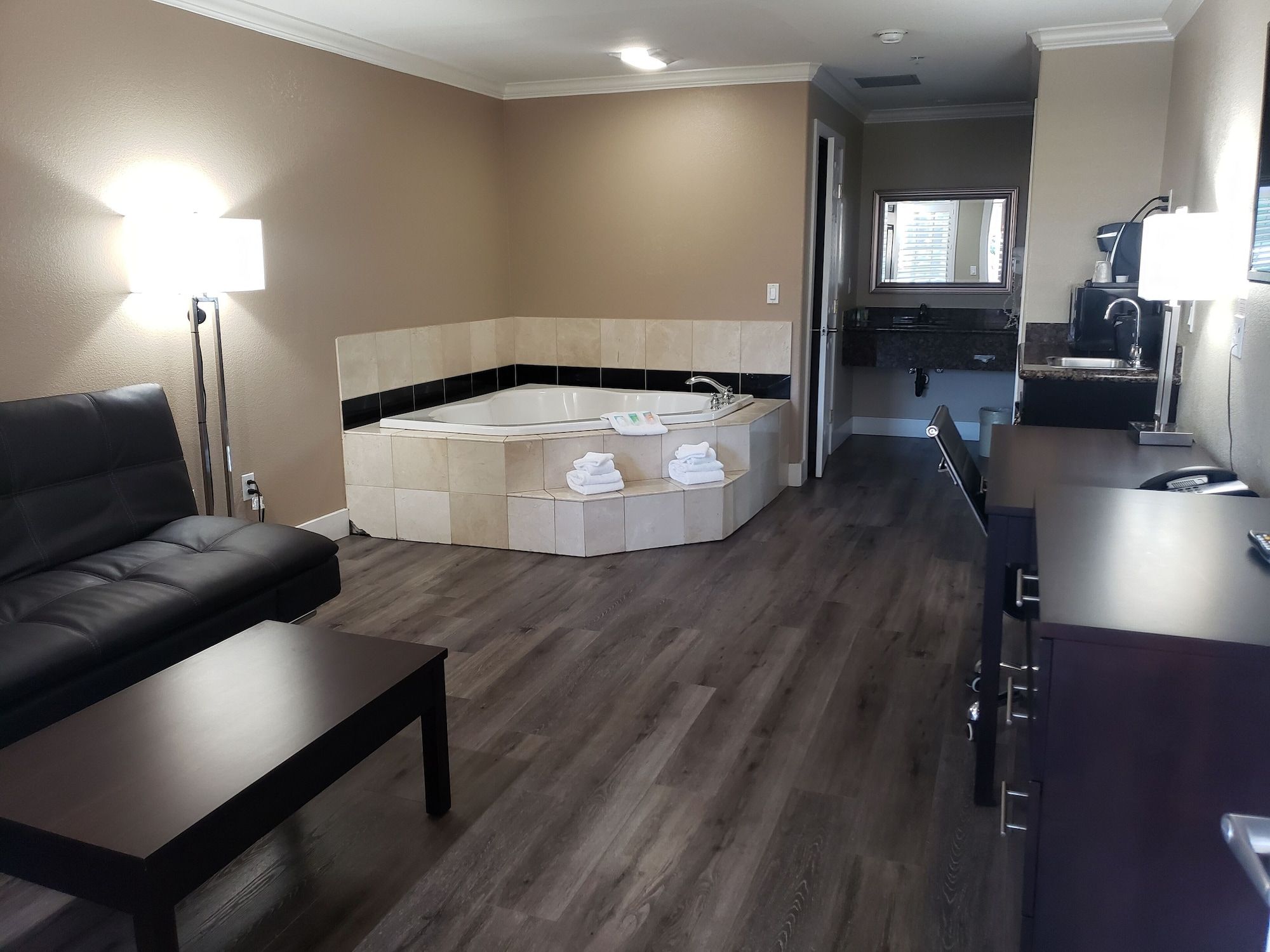 Fairview Inn And Suites thumbnail 3