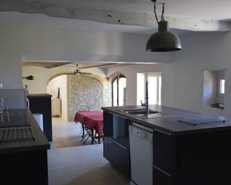 Old stone farmhouse in Marsanne in Drome Provençale - Marsanne - Cocina