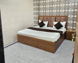 Shri Vindhyavasini Residency - Vrindavan - Спальня