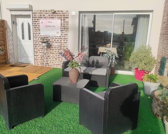 L'essentiel en campagne (Calais) Farmhouse 10 minutes from the beach! Private Parking! - Marck - Patio