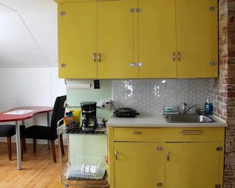 Charming upstairs apartment - Yorkton - Keuken