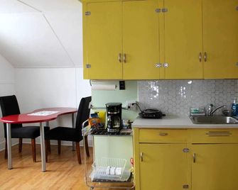 Charming upstairs apartment - Yorkton - Kitchen