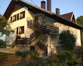 Tourist Farm Strle With Great Local Food - Cerknica - Edificio
