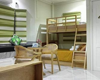 Michael's Homestay - Farm Villa Near Patar Beach And Bolinao Falls - Bolinao - Habitación