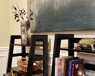 Luxury Townhouse with Oversized Master near Halcyon - Alpharetta - Dining room