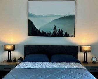 Luxury Coastal Retreat Walkable area, Pool, Mins to Newport Beach,Airport & more - Irvine - Bedroom