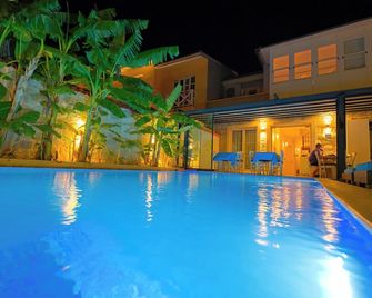 Kybele Suites Alacati - Cesme - Piscină
