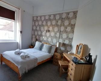 The Waterford Arms - Whitley Bay - Bedroom