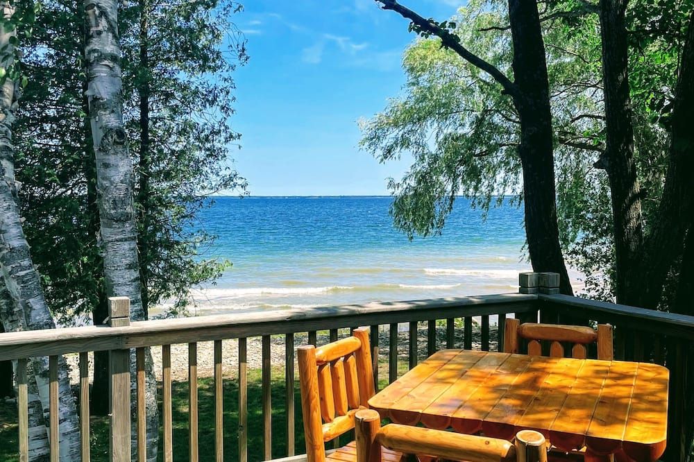 Four Season Lake Front Home - Family Holidays - Alpena - Balkon