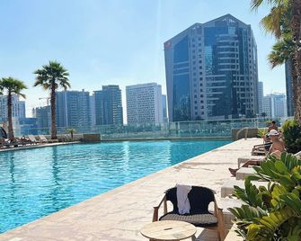 Keyrock Living - Elite Escape at Maison Prive - Dubai - Pool