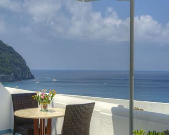 بانوراما هوتل باي إمبيراميري - فوريو - شرفة