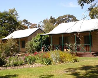 Grampians View Cottages And Units - Halls Gap - Building