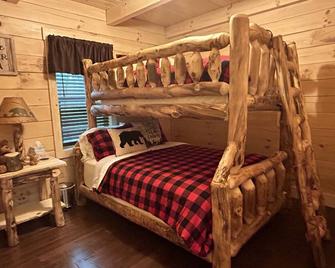 Incredible Cabin with Fireplace and Hot-tub in Campbellsville, Kentucky - Campbellsville - Schlafzimmer