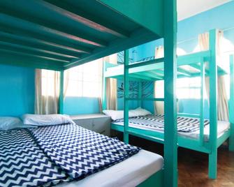 Go Surfari House - Hostel - Baler - Bedroom