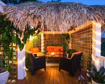Spectacular Sea Views, Sunsets And Cooling Trade Winds. - Sandy Bay - Patio