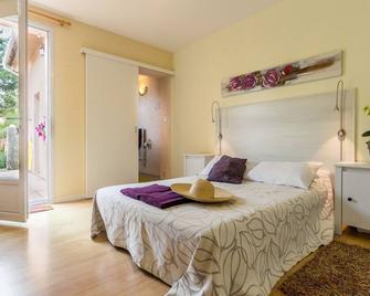 Villa Heated Pool 4 Bedrooms In Calm And Pretty Hamlet, Garden, Mountain Views, - Sonnac-sur-l'Hers - Habitación