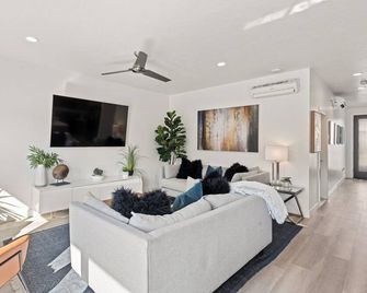Family Fun #13 by RedAwning - Saint George - Sala de estar
