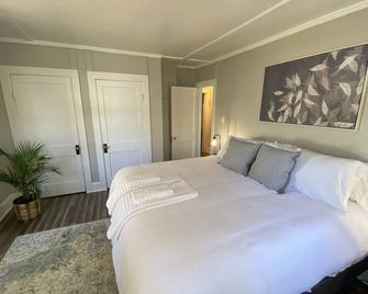 Newly Renovated 2 Bedroom 1 Bath - Port Royal - Bedroom