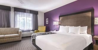 La Quinta Inn & Suites by Wyndham Hartford - Bradley Airport - Windsor Locks - Slaapkamer