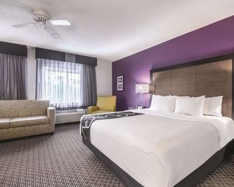 La Quinta Inn & Suites by Wyndham Hartford - Bradley Airport - Windsor Locks - Habitación
