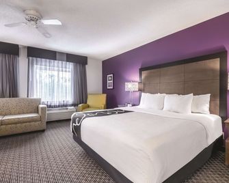 لا كينتا إن آند سويتس باي ويندام هارتفورد - برادلي أيربورت - ويندسور لوكس - غرفة نوم