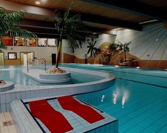 Hotel Postigliun - Tujetsch - Piscine