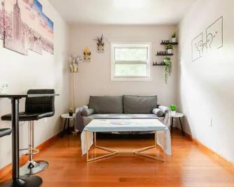 Cozy 3 bedroom apt - Queens - Huiskamer
