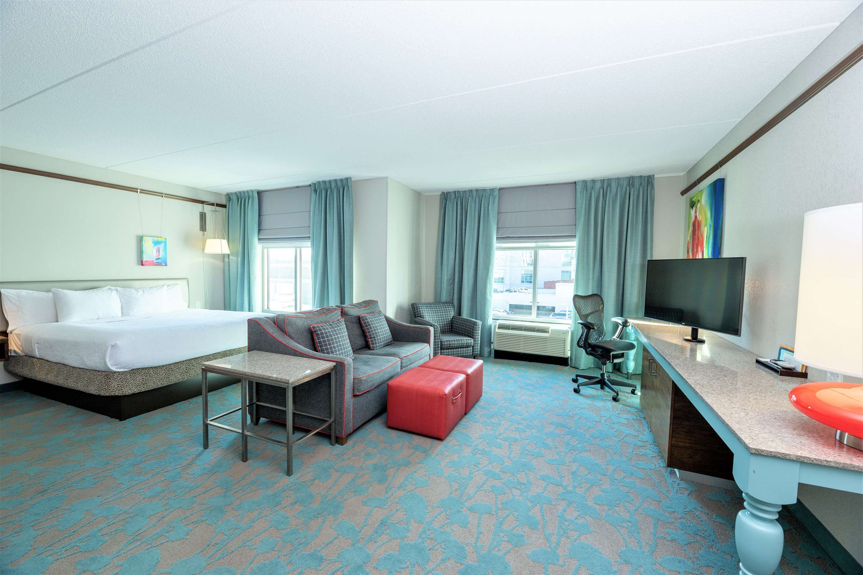 Bedroom view of Hilton Garden Inn Asheville Downtown