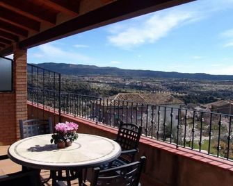 Asque: Country Holiday Home - Asque-Colungoapartment In Farmhouse - Colungo - Balcon