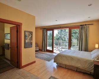 Bamboo Grove: Spectacular Ocean View Custom West Coast Timberframe Home.. - Fernwood - Bedroom