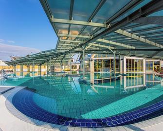 Park Inn by Radisson Sarvar Resort & Spa - Sárvár - Pool