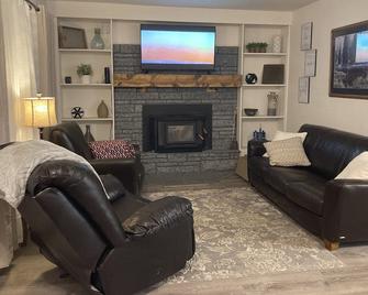 Cozy 3 Bedroom Home next to the Clearwater River. - Orofino - Sala de estar